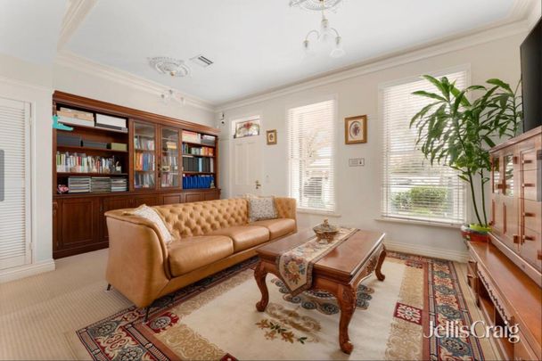 Williamstown - Photo 1