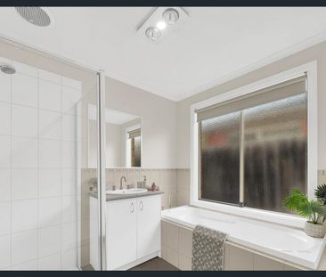 Perfectly positioned - Photo 3