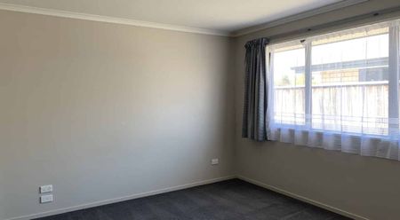 Lovely Modern 3 Bedroom Home - Photo 2