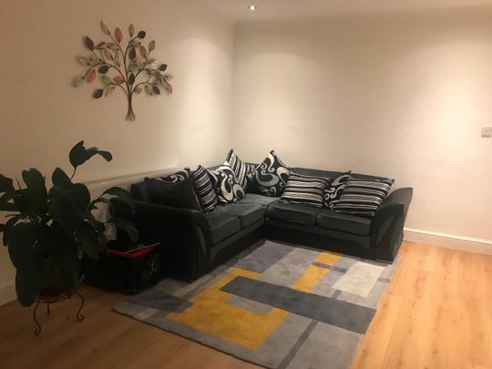 Room in a Shared House, Osterley Gardens, CR7 - Photo 1