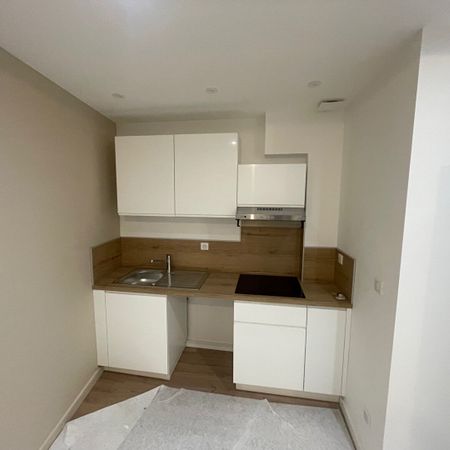 Location Appartement 2 pièces 27m² - Photo 3