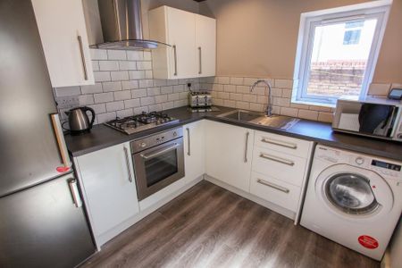 3 bedroom terraced house to rent - Photo 4