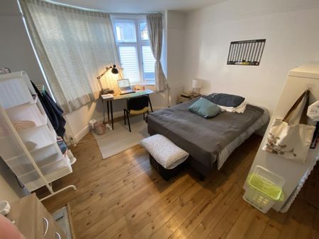 5 bedroom detached house to rent - Photo 3