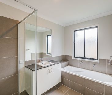 Brand-New Family Home in Park Lane Reserve! - Photo 3