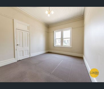 Low Maintenance Flat In Great Location! - Photo 3