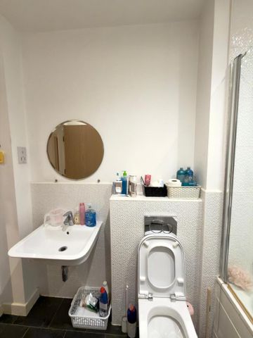 1 bedroom in a house share to rent - Photo 5