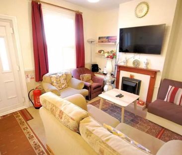 4 Bed Terraced House, Burns Road, HA0 - Photo 2