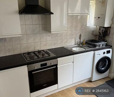 2 bedroom maisonette to rent - Photo 2