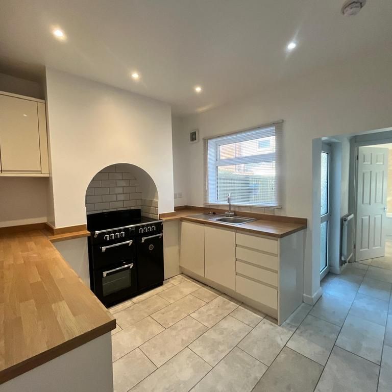 2 bedroom terraced house to rent - Photo 1