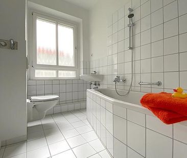 Großzügig geschnittene 2-Raumwohn. mit Balkon & Tageslichtbad - Photo 2