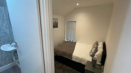 1 bedroom in a house share to rent - Photo 3
