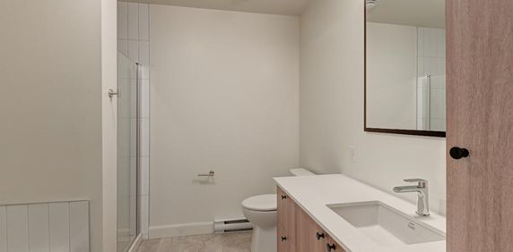 Magnifique 5 1/2 à louer à Coaticook-Neuf**** 1 mois gratuit****à partir de 1400$ - Photo 2