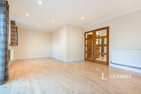 3 bedroom maisonette to rent Hitchin Road, Shefford, Bedfordshire, SG17 - Photo 2