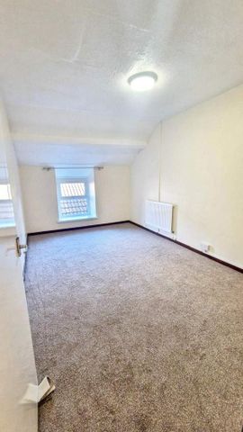 3 bedroom flat to rent - Photo 3