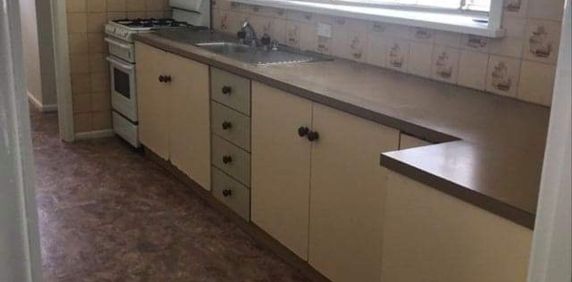 Spacious Unit - Photo 2