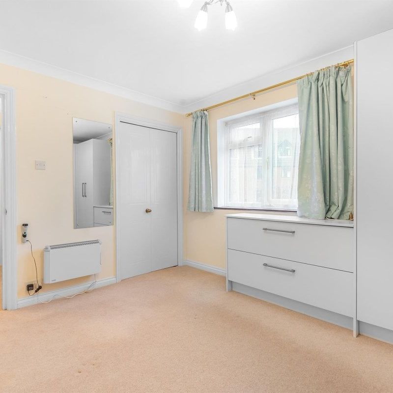 Shoppenhangers Road, MAIDENHEAD - Photo 1