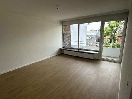 BEZUGSFREIE, FRISCH RENOVIERTE 4 ZIM.-WOHNUNG MIT BALKON IM HERZEN VON LANK-LATUM - Photo 4