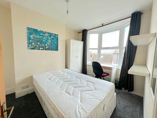 Terraced House to rent on - Photo 1