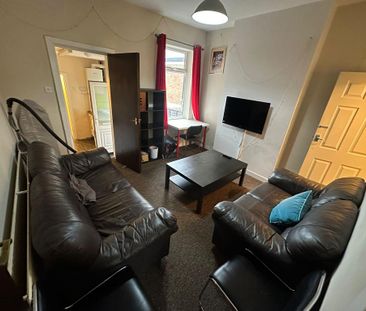 4 bedroom terraced house to rent - Photo 4