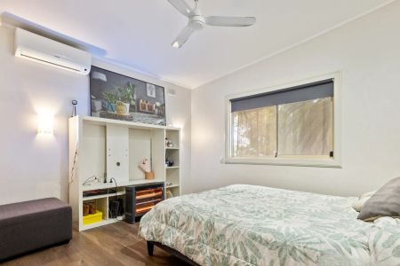 Stylish & Spacious Family Home with Rumpus & Workshop - Photo 4