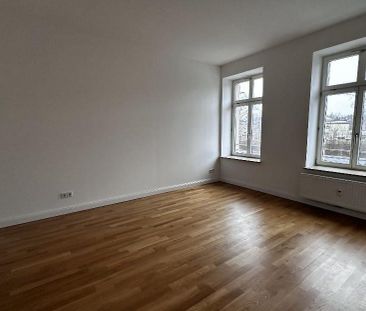 Traumhafte Denkmal-Wohnung mit Lift, Balkon, Parkett, Design Bad - Photo 2