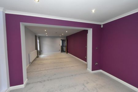 3 bedroom semi-detached house to rent - Photo 2