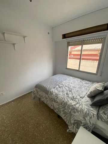 Carrer Joan Lluis Vives, Manises, Valencian Community 46940 - Photo 2