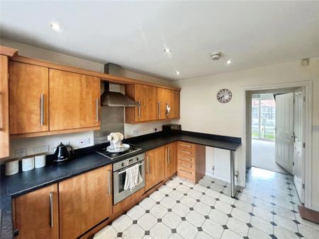 2 bedroom end of terrace house to rent - Photo 4
