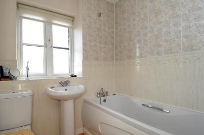 3 bedroom end of terrace house to rent - Photo 5