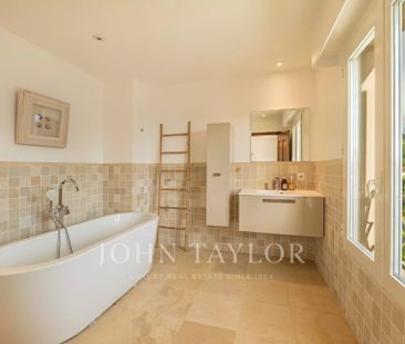 Maison à louer Mougins, Cote d'Azur, France16 500 EUR / Mois - Photo 4