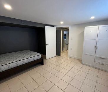 Charming and Fully Furnished 3-Bedroom Suite in the University Dist... - Photo 5