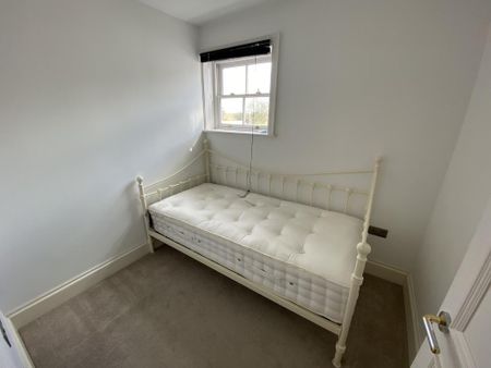 3 bedroom penthouse to rent - Photo 3