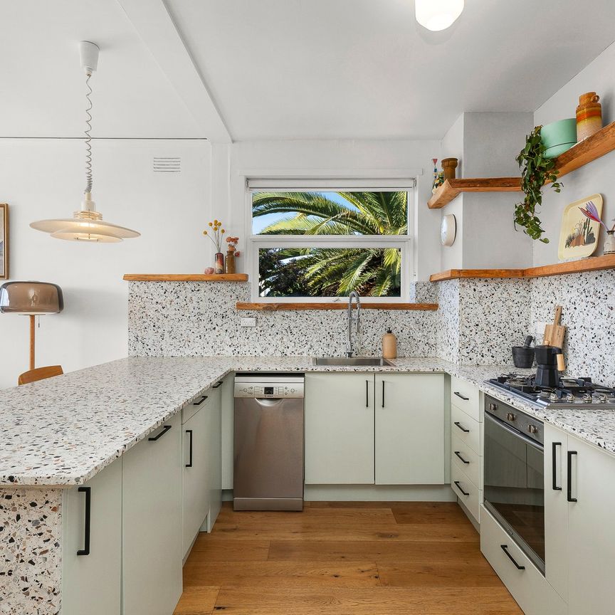 Fully Furnished – 6 Month Lease - Photo 1