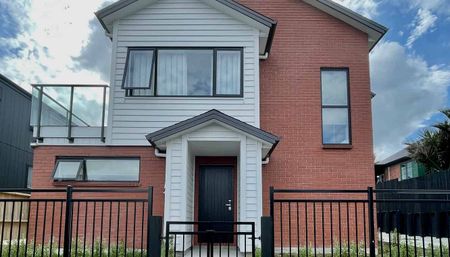 Spacious 4BR Home with Modern Comforts - Photo 4