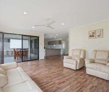 Beautiful Four Bedroom Home on a Large Block! - Photo 4