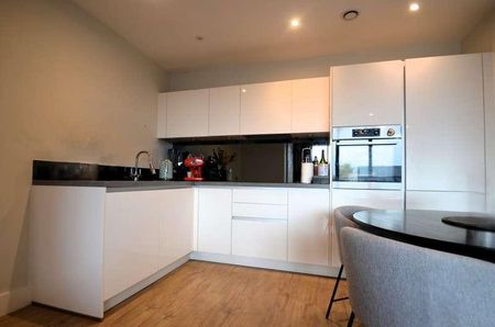 Fairfield Avenue, Staines-upon-thames, TW18 - Photo 4