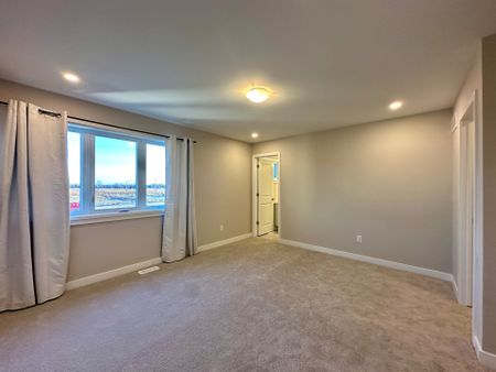 For Lease - 1047 Acoustic Way, Blossom Park - Airport and Area, Ontario - Photo 4