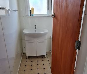 Sunny and Cozy 2 Bedrooms - Photo 5