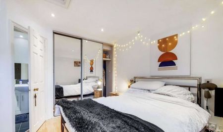 Bright and airy two bedroom duplex apartment in Bridewell Place in the heart of Wapping, E1W - Photo 4