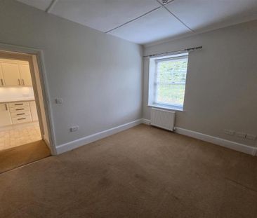 3 bedroom apartment to rent - Photo 5