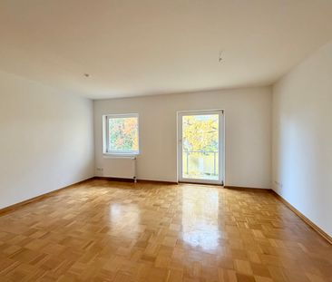 Großzügige 3-Zimmer-Dachgeschosswohnung mit Balkon in zentraler Lage - Photo 3