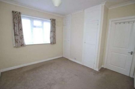 Watling Court, High Street North, Dunstable, Bedfordshire, LU6 - Photo 2