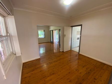 GREAT LOCATION!!! - Photo 3