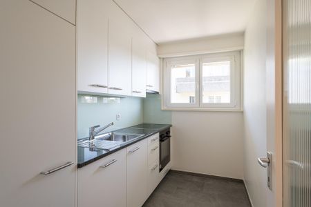 Renovierte 4-Zimmerwohnung 80m2 an ruhiger und zentraler Lage - Photo 2