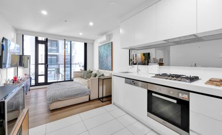 Modern living in premium apartment - Photo 3