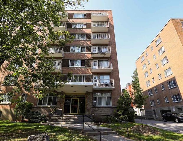 3 Bedroom - 2400, 2420, 2444, 2460, 2480, 2500 Rue Benny-Crescent - 2400, 2420, 2444, 2460, 2480, 2500 Rue Benny-Crescent, Montréal - Photo 1