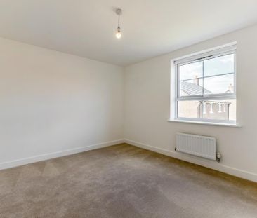 4 bedroom semi-detached house to rent - Photo 2
