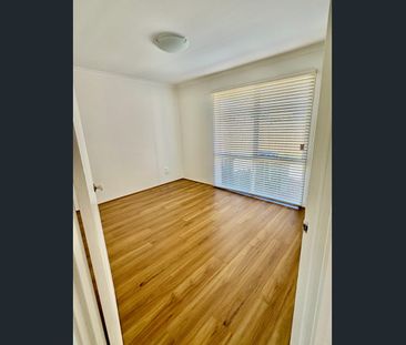 Renovated, Light-Filled Living Walk to Station & Eastland - Photo 1