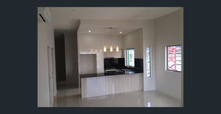 Modern Apartment with Stunning Views – Sky Gardens Building - Photo 2