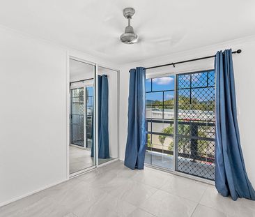 Bright, Modern 3-Bedroom Apartment in a Convenient Location - Photo 1